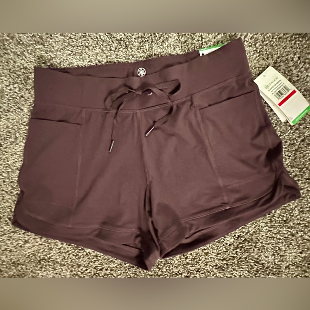 GAIAM Knit Traveler Short in Plum Perfect